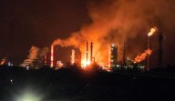 Dentum Malam di Dumai: Warga Panik, Kilang Pertamina RU II Dilalap Api