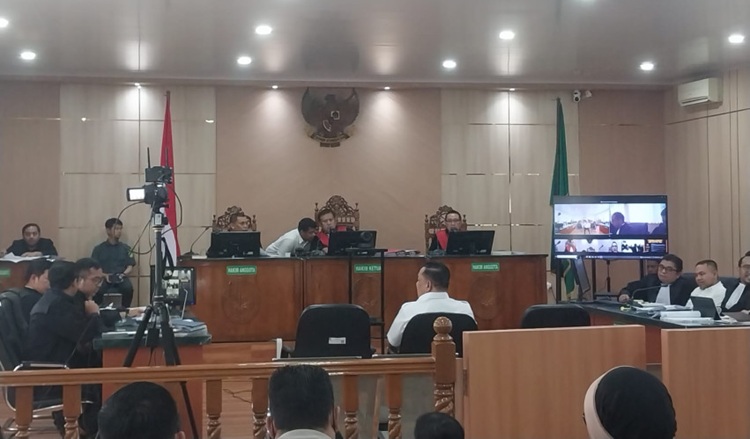 Abdul Wahid dan SF Hariyanto Saling Sindir di Sidang Korupsi, Massa Padati PN Pekanbaru