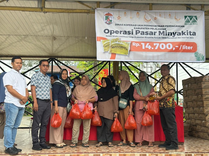 Ringankan Beban Masyarakat, PT. Musim Mas Gelontorkan 40.000 Liter Minyakita di Pasar Murah