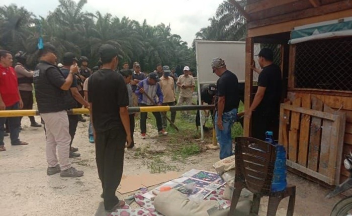 Masyarakat Apresiasi Polri Bantu Bongkar Pemblokiran Jalan Desa Pangkalan Baru