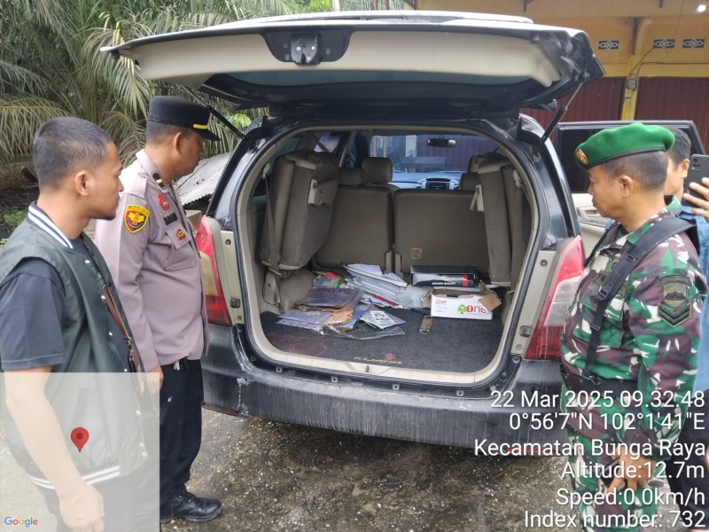Tim Gakkumdu Temukan APK Paslon 03 di Lokasi PSU Siak