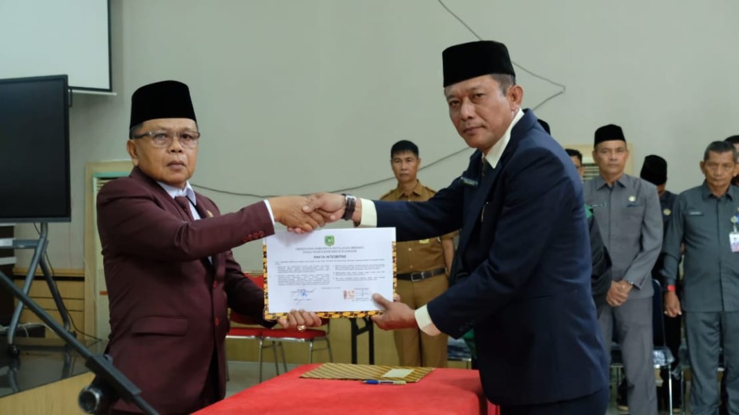 Lantik Pejabat Pimpinan Tinggi Pratama, Bupati Asmar Tekankan Semangat Kerja