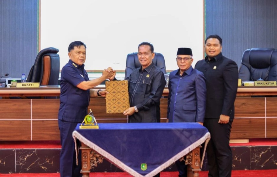 DPRD Meranti Mantapkan Arah Pembangunan: Pimpinan Dewan Ketok Palu Sahkan Perubahan APBD 2025