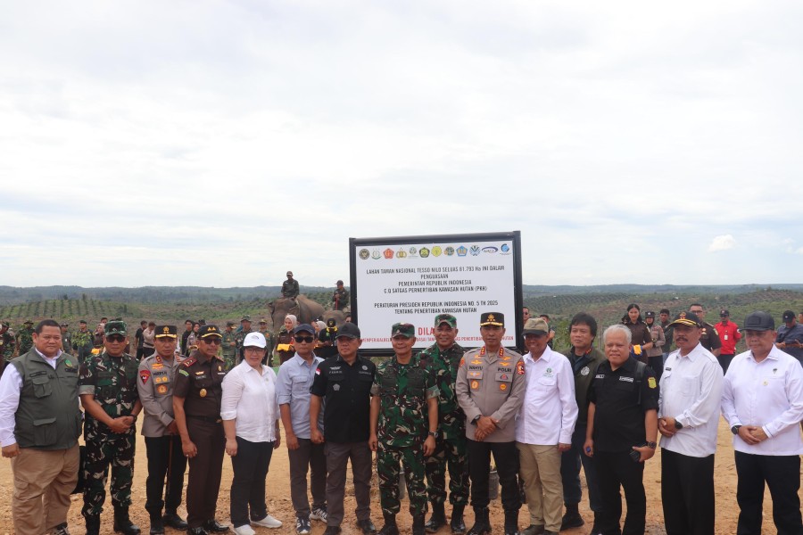 Usai Segel Lahan TNTN Seluas 81.793 Ha, Satgas PKH Didampingi Kapolda dan Kejati Riau Tanam Pohon Secara Simbolis