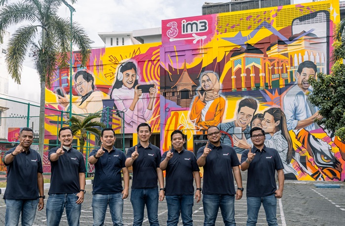 Indosat Pererat Hubungan Dengan Komunitas Seniman Lokal Melalui Kolaborasi Mural