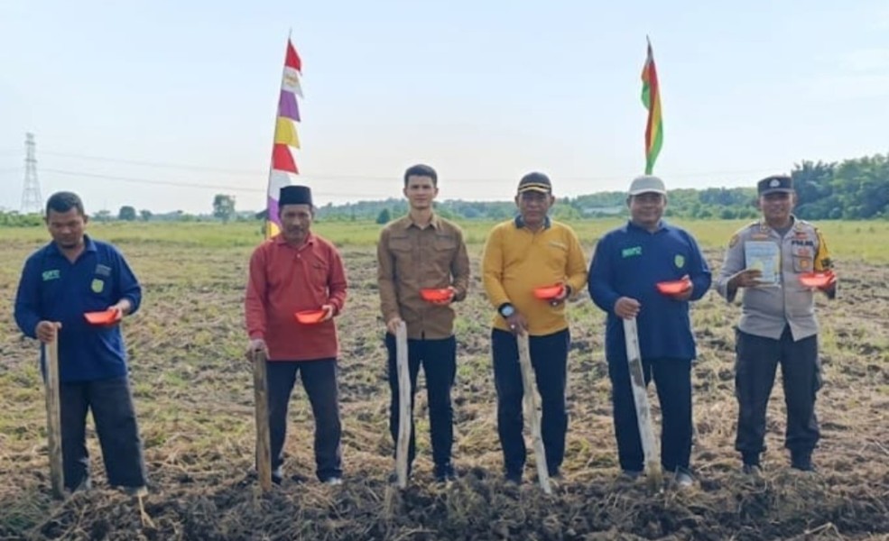 Polsek Rangsang Tanam Jagung 1 Hektare, Dukung Swasembada Pangan Nasional