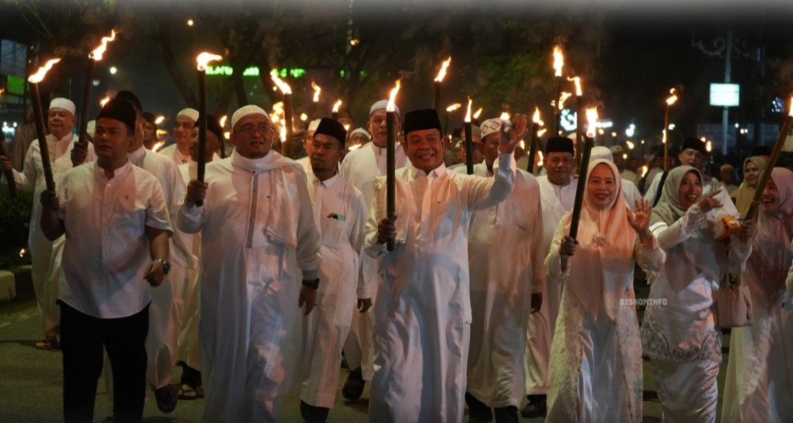 Lautan Obor Terangi Malam Takbiran Rohul, Simbol Kemenangan dan Harapan