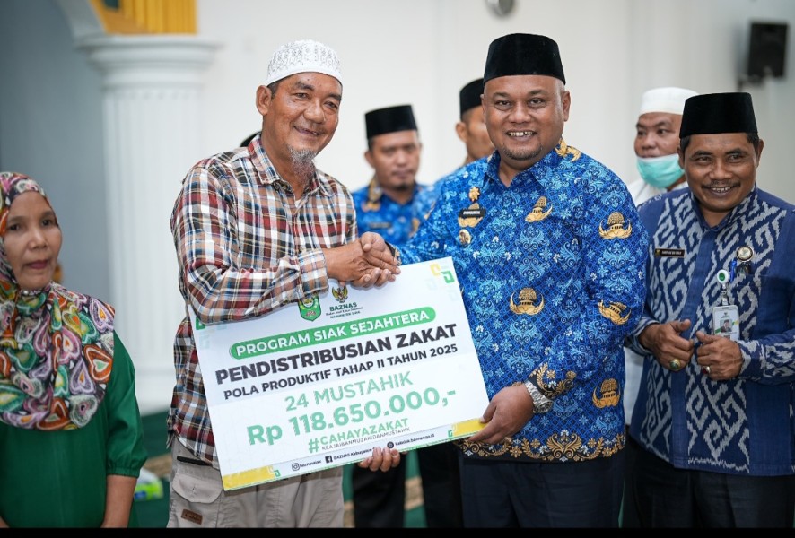 Wakil Bupati dan Baznas Siak Salurkan Zakat Pola Konsumtif dan Produktif Tahap II
