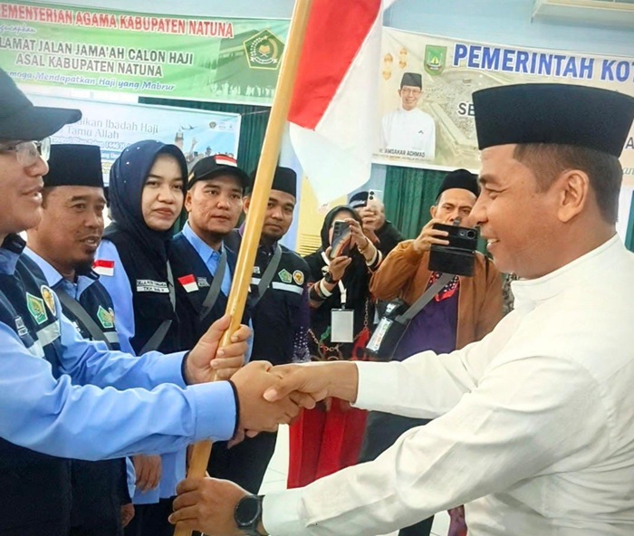 Bupati Kampar Lepas Keberangkatan JCH 2025 Dari Embarkasi Batam