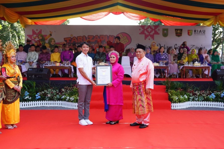 Cetak Rekor Dunia, Riau Suguhkan Tari Zapin Meskom Dengan 6.000 Peserta
