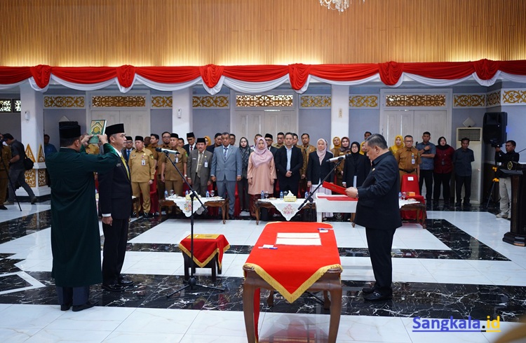 SF Hariyanto Lantik 14 Pejabat Eselon II, Tegaskan Amanah dan Tantangan Fiskal Riau