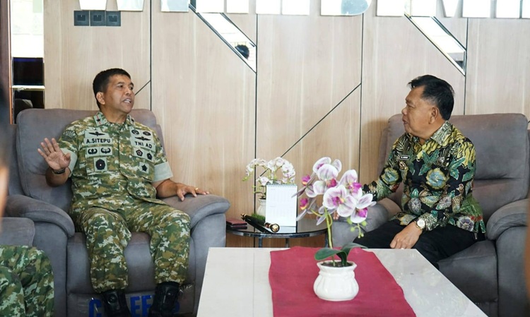 Sambangi Korem 031/WB, Bupati Asmar Sampaikan Keunggulan Meranti dan Soroti Ambrasi Mengkhawatirkan