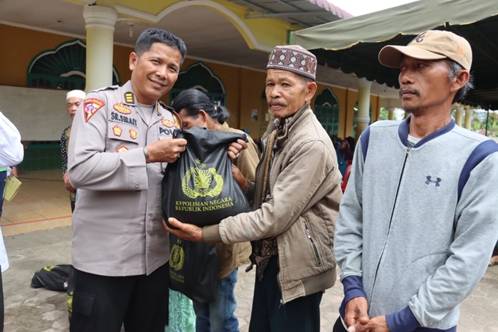 Kapolres Dairi Gelar Bakti Sosial dan Cooling System di Desa Pasi