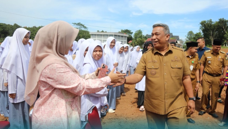 Peletakan Batu Pertama Gedung MAS Tahfidz Rohul, Simbol Lahirnya Generasi Qurani