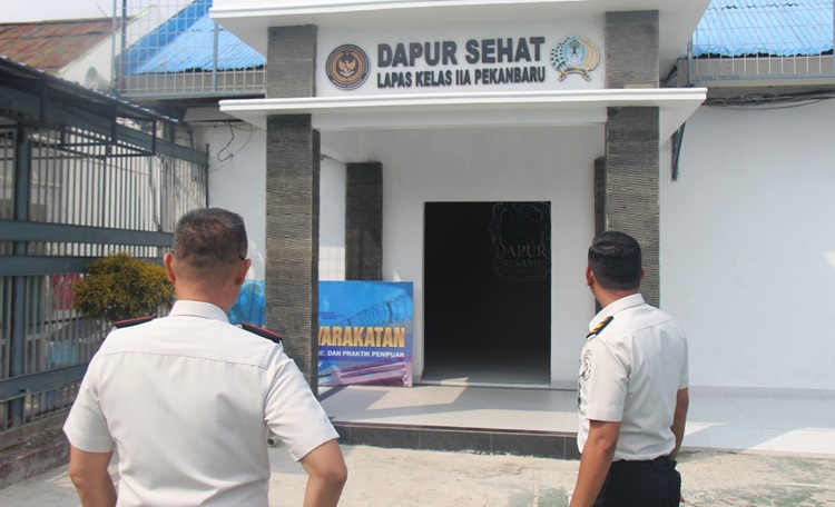Komitmen Jaga Kesehatan Warga Binaan, Kalapas Pekanbaru Tinjau Pembangunan Dapur Sehat