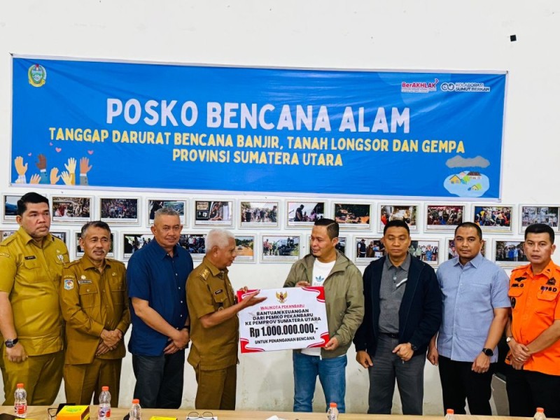 Diantar Langsung Walikota, Pemkot Pekanbaru Salurkan Bantuan Rp1,5 Miliar untuk Korban Banjir Bandang dan Longsor di Sumut