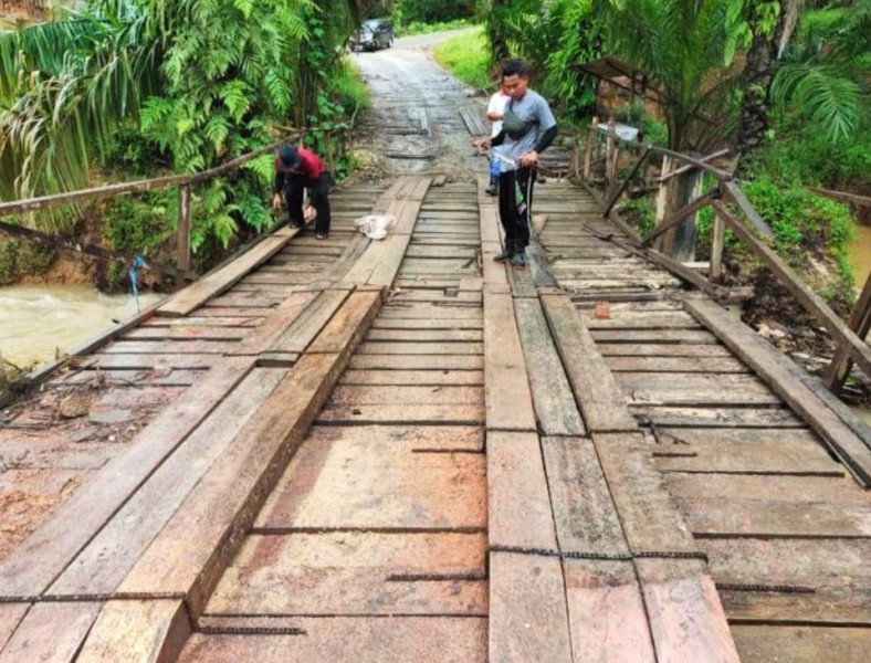 Kerusakan Ruas Jalan Rokan Pendalian -  Dusun Batas  Segera Diperbaiki