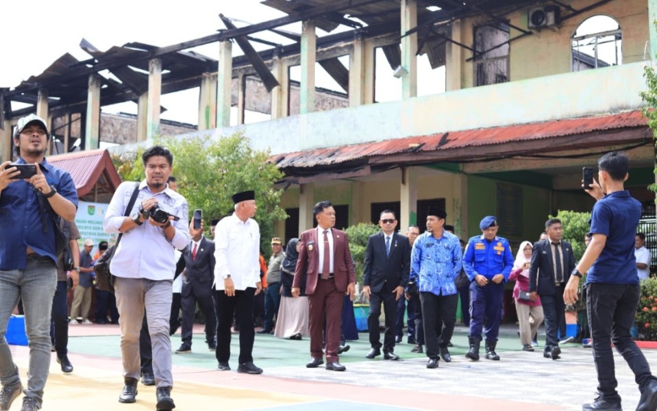 Pasca Kebakaran, Bupati Asmar Pastikan Anak Didik SMAN 1 Tebingtinggi Tetap Bisa Belajar