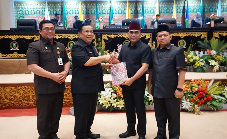 Pemprov Riau Sampaikan Ranperda Pertanggungjawaban APBD 2025, SiLPA Rp249,21 Miliar