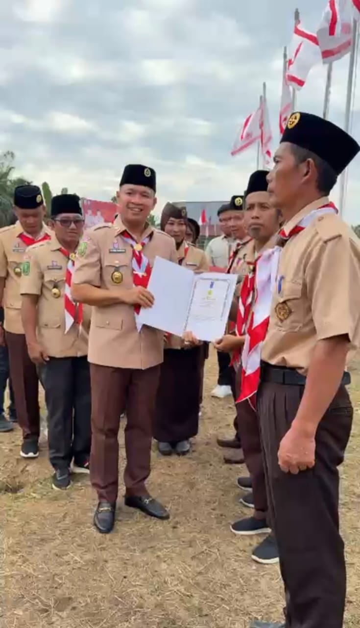 Pimpin Upacara Hari Pramuka ke-64, Wabup Pelalawan Ajak Generasi Muda Jadi Pelopor Persatuan