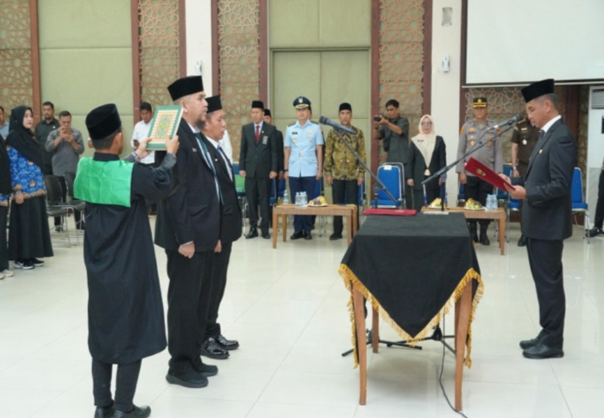 Bupati Kampar Lantik 29 Pejabat Baru,  Mesin Baru Birokrasi