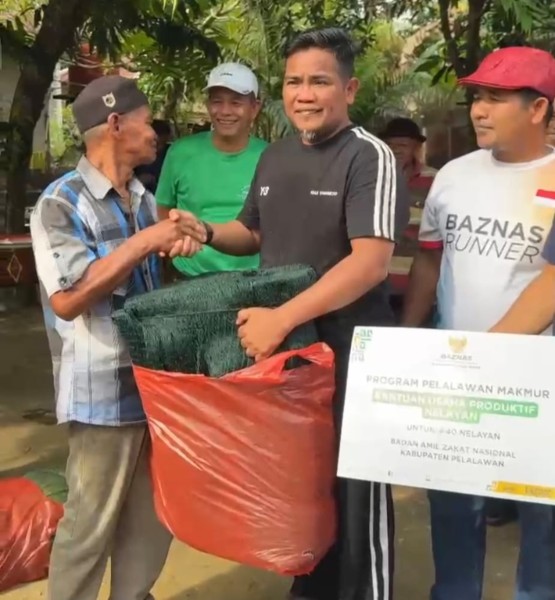 Bupati Pelalawan Bersama Baznas dan Masyarakat Gelar Gotong Royong Bedah Rumah RTLH di Pangkalan Kerinci