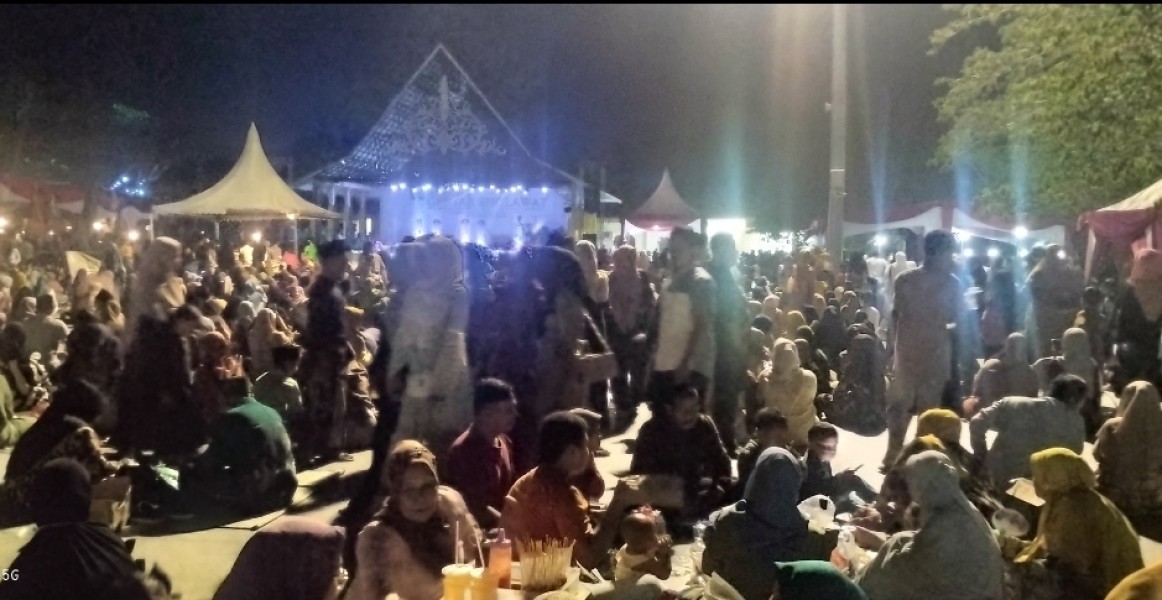 Puluhan Ribu Warga Hadiri Gebyar Sholawat dan Syukuran Pelantikan Bupati Siak