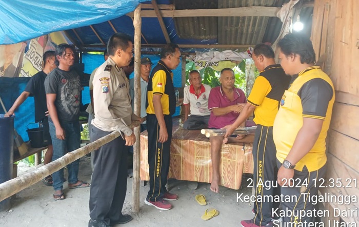 Kapolsek Tanah Pinem Kunjungi dan Serahkan Bantuan Kepada Warga Penderita Penyakit Menahun