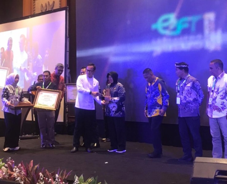Terima Penghargaan, Bupati Siak Perkuat Skema Pentahelix Untuk Pendanaan Lingkungan