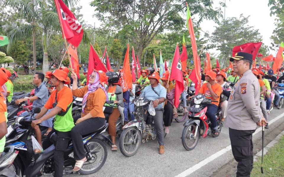 Ratusan Buruh Kepung Kantor Bupati, Tuntut Kenaikan Upah