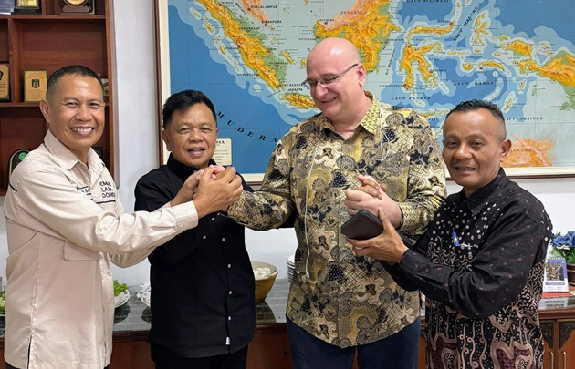 Bupati Termui IPB dab RoeKI Dalam Pengembangan Hilirisasi Kelapa di Meranti