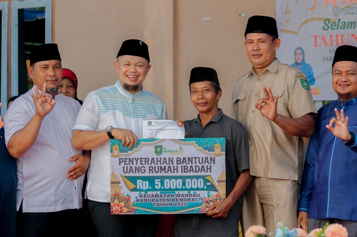 Gelar Tabligh Akbar, Pemerintah Kecamatan Mandau Serahkan Bantuan Untuk Anak Yatim