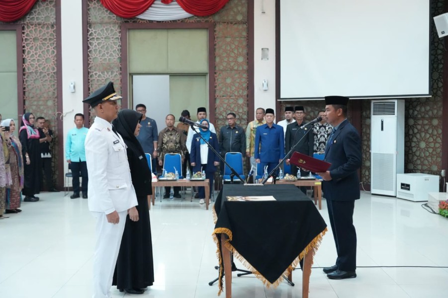 Tegaskan ASN Harus Layani Masyarakat dengan Tulus, Ini Daftar 66 Pejabat Yang Dilantik Bupati Kampar