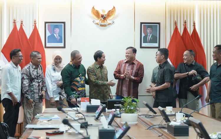 KPK Dalami Pertemuan Menhut dan Bupati Kuansing Terkait Izin Pelepasan HPT