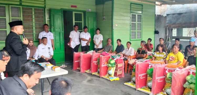 Pascakebakaran di Bagan Barat, Pemkab Rohil Salurkan Bantuan untuk Warga Terdampak