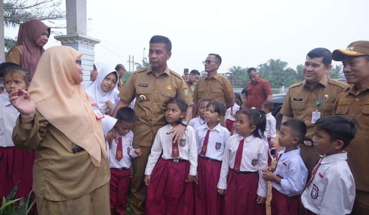 Jemput Aspirasi ke Pelosok, Bupati Kampar Tinjau Infrastruktur Tapung Hulu