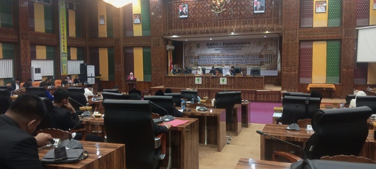 Bupati Rohil Sampaikan Nota Keuangan Perubahan APBD 2026 di Paripurna DPRD