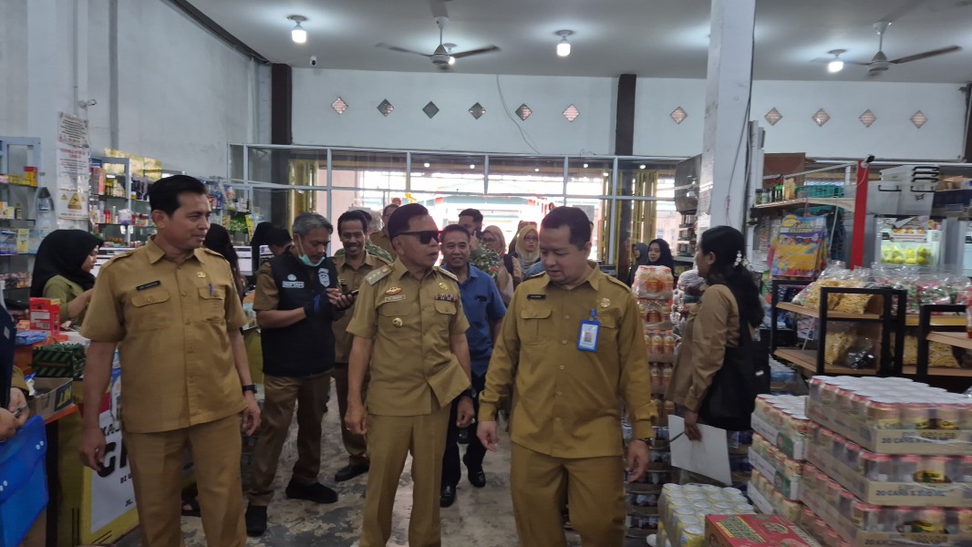 Bupati Asmar dan BBPOM Pekanbaru Sidak Minimarket di Meranti