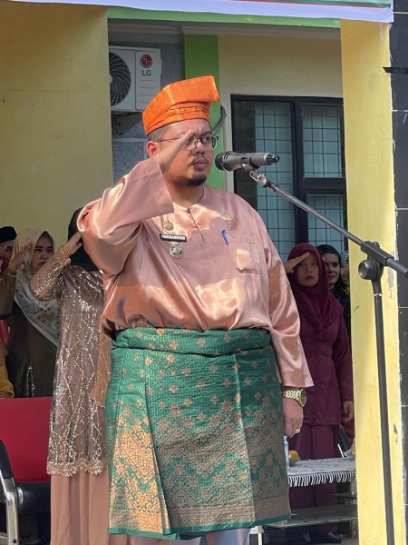 Camat Tapung Hilir Pimpin Upacara HUT Riau ke-68