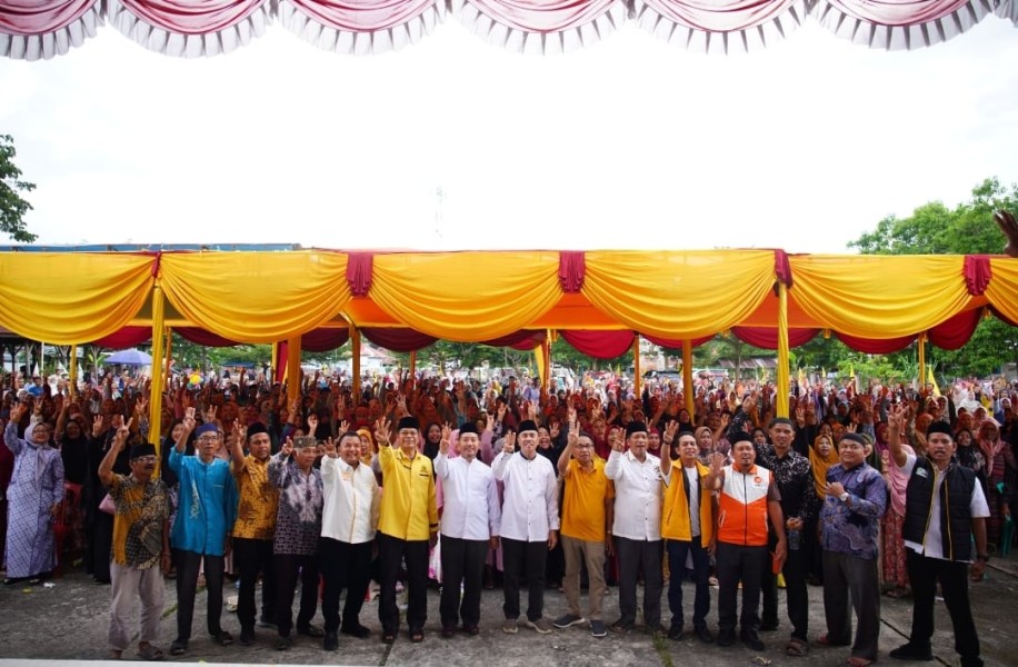 Luar Biasa! Ribuan Masyarakat Ujungbatu, Rohul Tumpah Ruah Hadiri Kampanye Cagubri Nomor 3