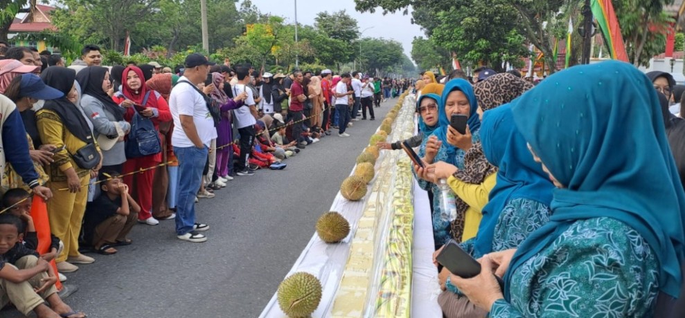 Festival Talam Durian 1 Kilometer Pecahkan Rekor MURI, Semarakkan HUT ke-242 Pekanbaru
