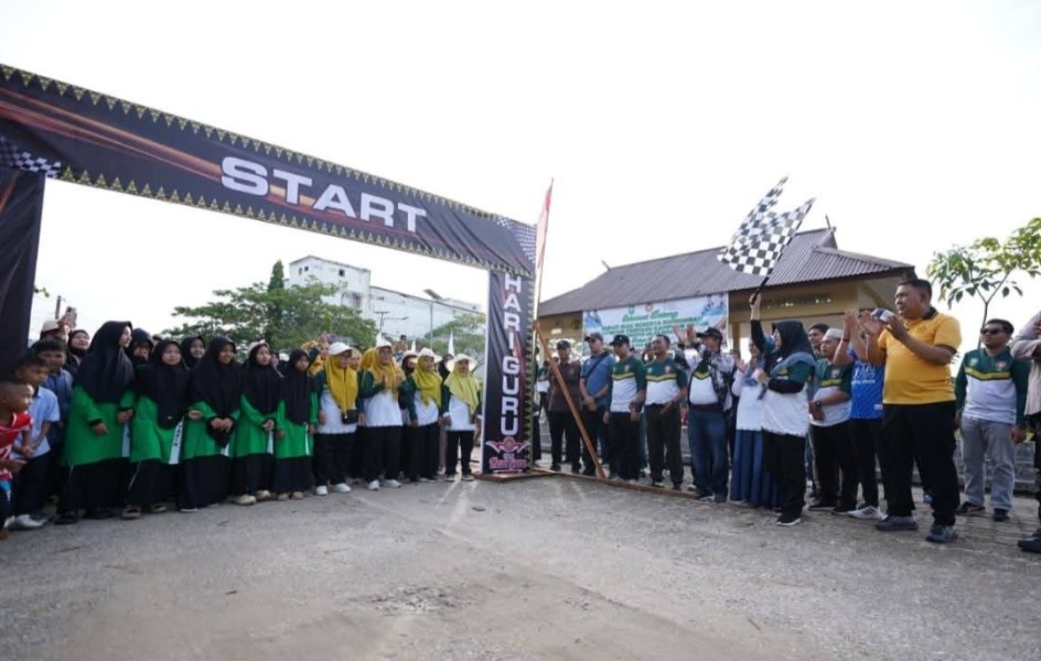 Bupati Siak Ajak Guru Terus Jadi Garda Terdepan, Ratusan Peserta Meriahkan Jalan Santai HUT ke-80 PGRI dan Hari Guru Nasional