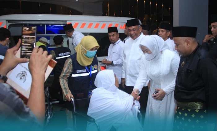 Bupati Rohul Sambut 343 Jamaah Haji Asal Rokan Hulu di Batam