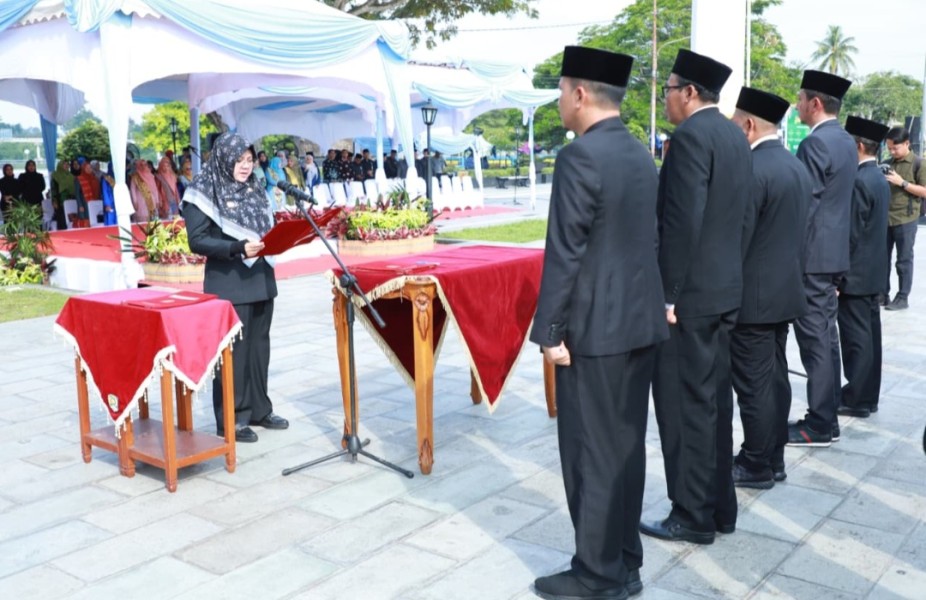 Perdana Terapkan Manajemen Talenta, Empat Putra Daerah Dilantik Jadi Kadis di Depan Istana Siak