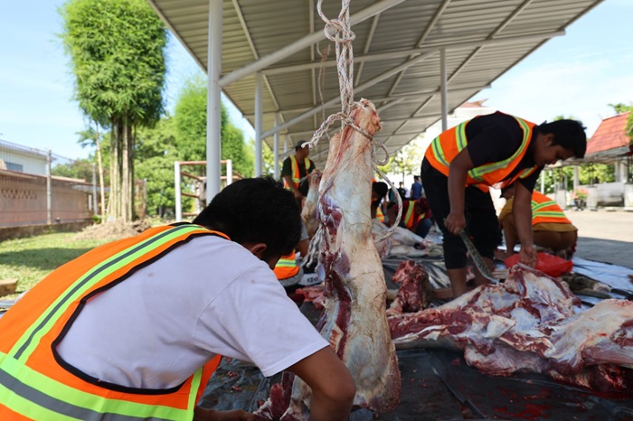 Berbagi Keberkahan, PTPN IV Regional III Salurkan 20.000 Paket Daging Kurban