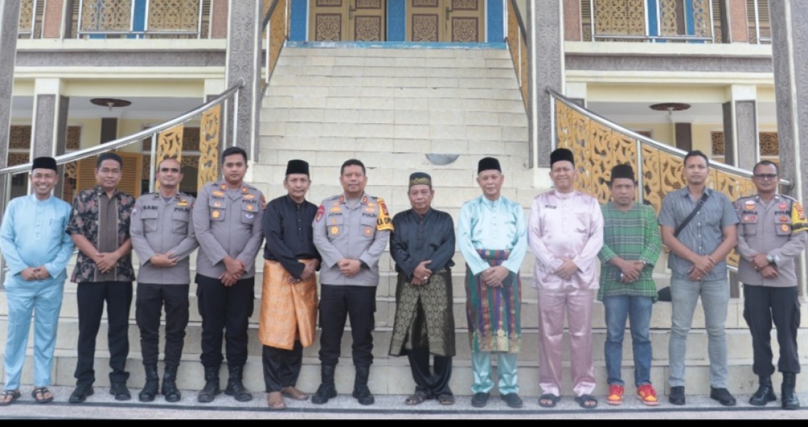 Jalin Silaturahmi, Kapolres Sambangi LAMR Pelalawan