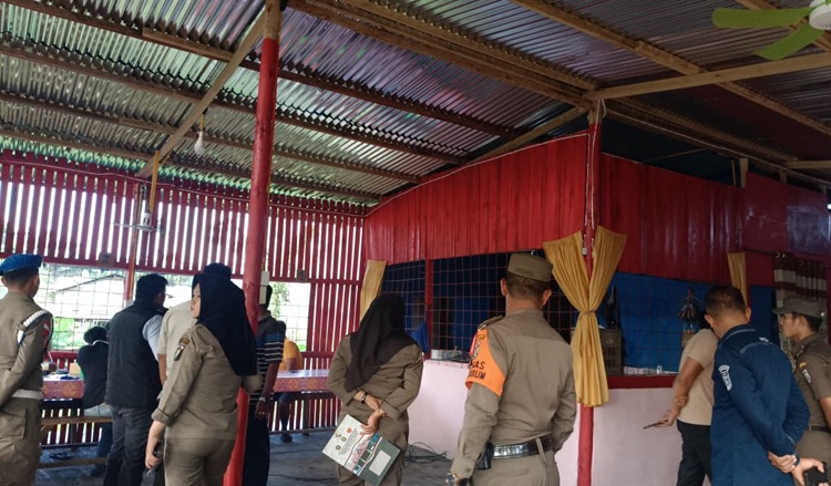 Jaga Kondusifitas Jelang Tahun Baru, Satpol PP Kabupaten Pelalawan Razia Miras