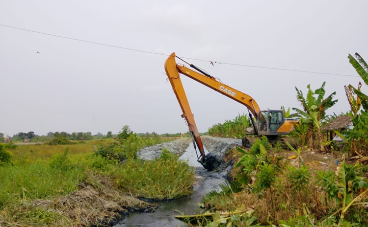 Gerak Cepat, Bupati Rokan Hilir Perintahkan Kadis PUPR Intensifkan Normalisasi Drainase