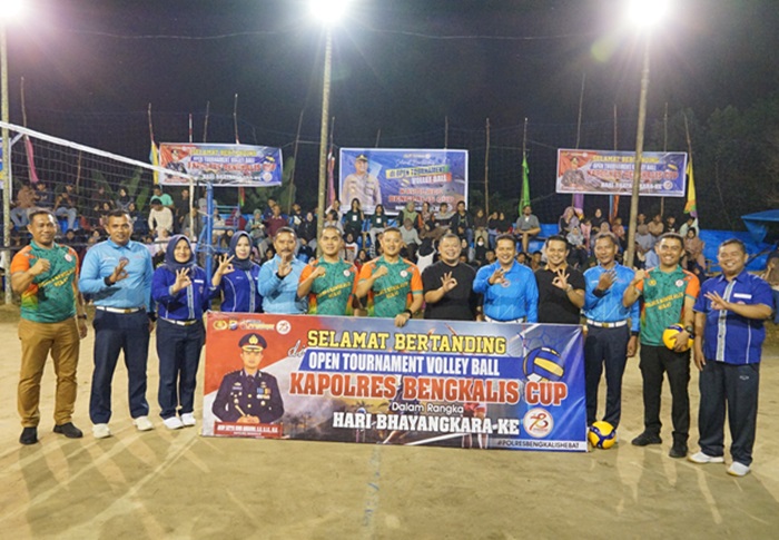 Camat Mandau Ikuti Open Tournament Volly Ball Polres Bengkalis