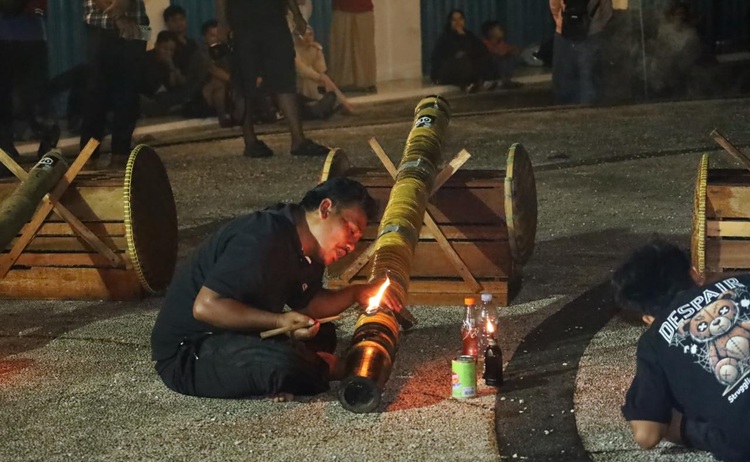 Sahut Menyahut Dentuman Meriam Buluh, Tradisi Malam Ramadan di Kota Siak Yang Terus Terjaga